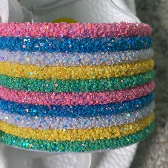 Tommy Bahama Youth Size 9 & 6 Sandals - Picture 4 of 6